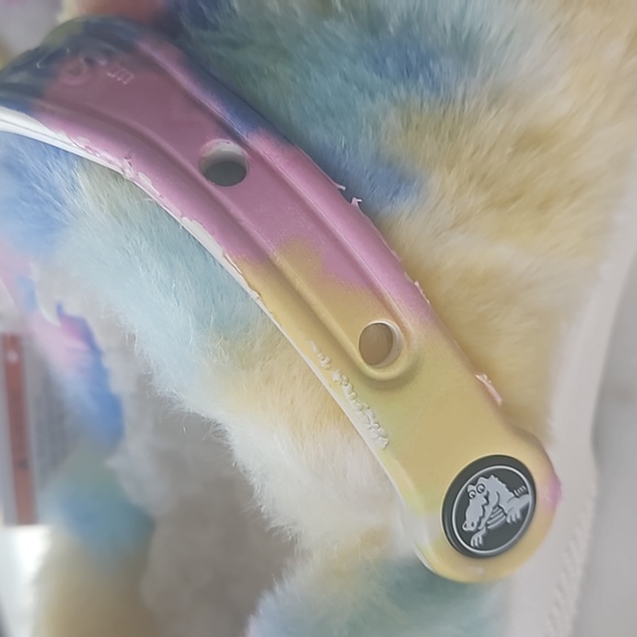 Crocs Tie Dye Classics Fur Sure - Picture 9 of 9